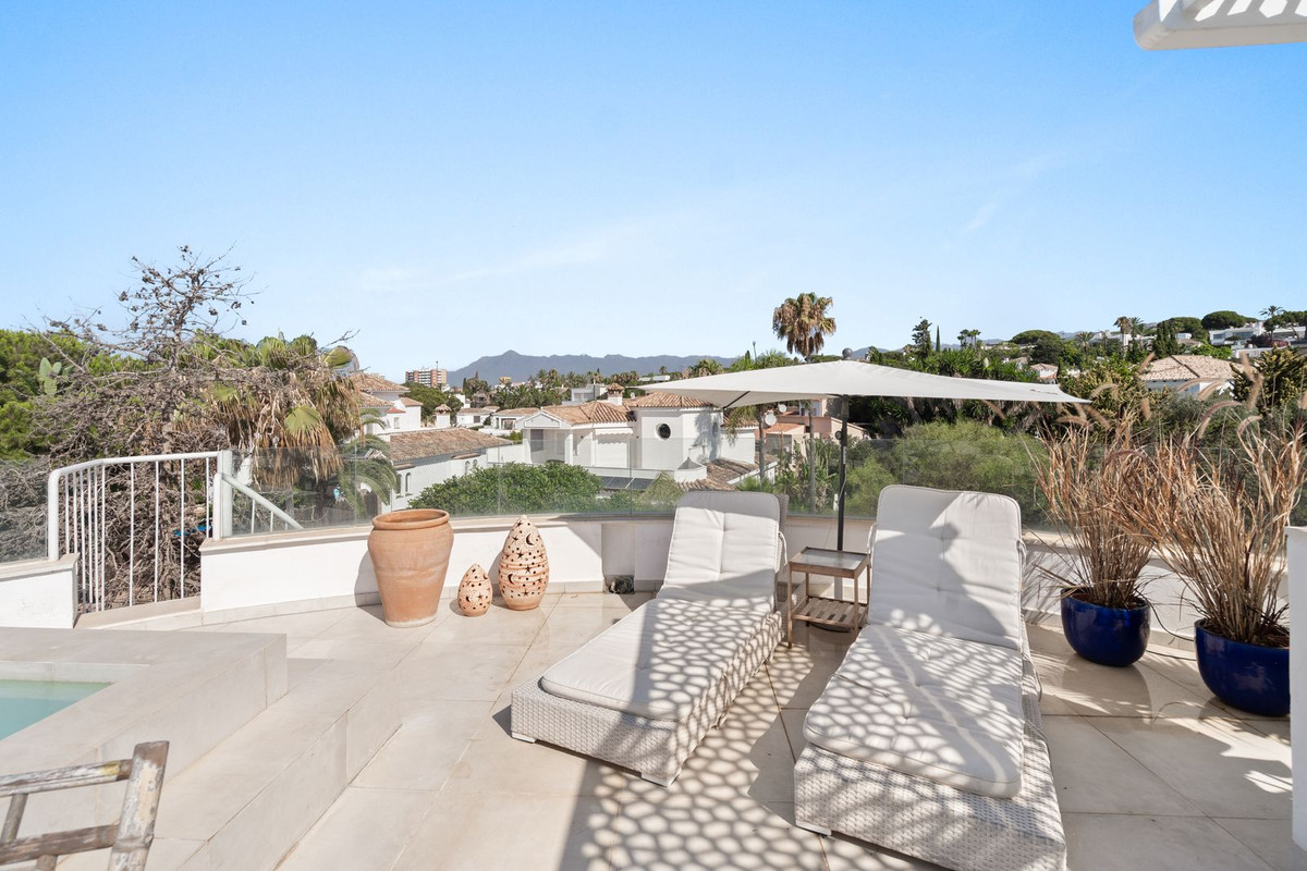 Se vende Villa - Chalet de 3 dormitorios en Costa Del Sol, Málaga, España