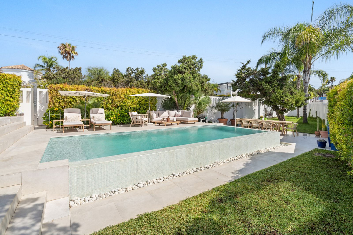 Se vende Villa - Chalet de 3 dormitorios en Costa Del Sol, Málaga, España