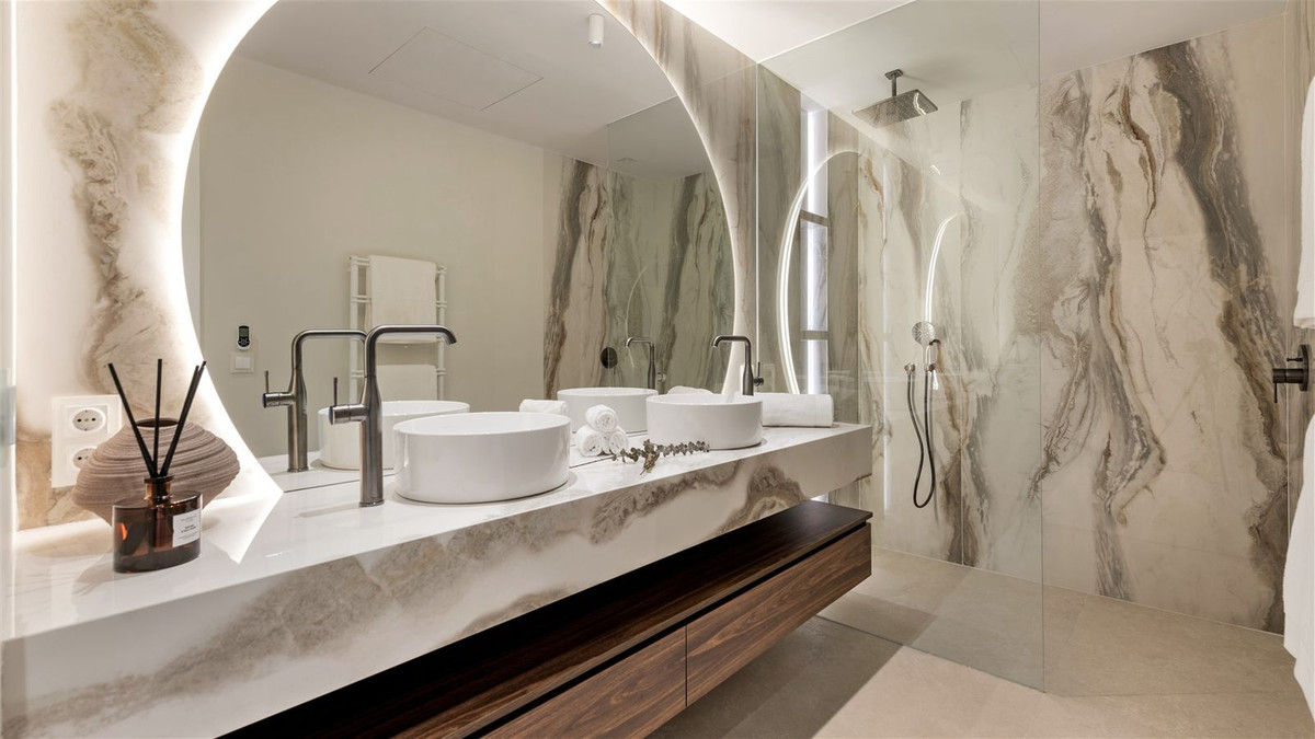 3 Bed Apartment for sale in Estepona Costa Del Sol, Málaga, Spain