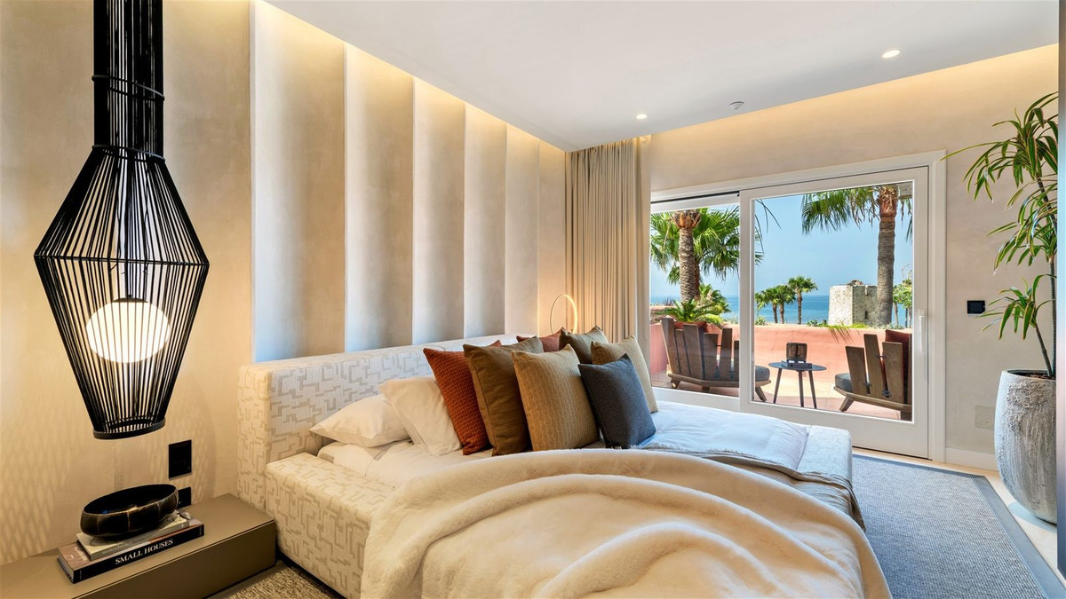 3 Bed Apartment for sale in Estepona Costa Del Sol, Málaga, Spain