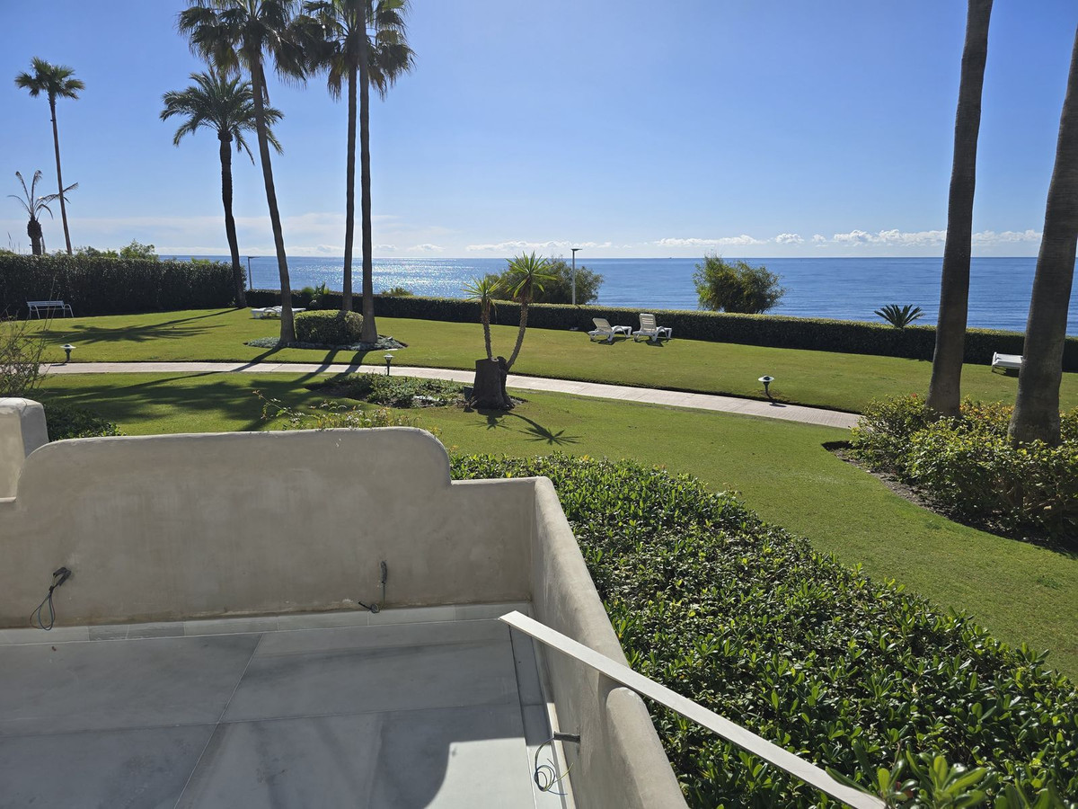 3 Bed Apartment for sale in Estepona Costa Del Sol, Málaga, Spain