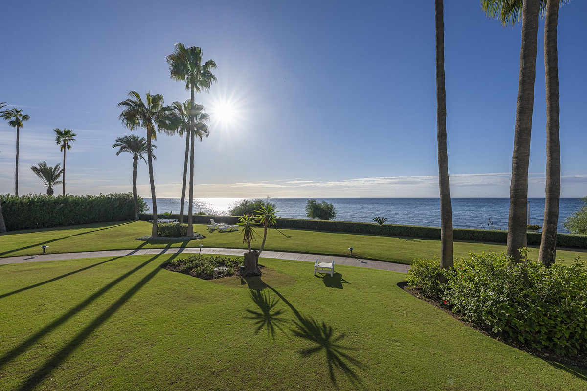 3 Bed Apartment for sale in Estepona Costa Del Sol, Málaga, Spain