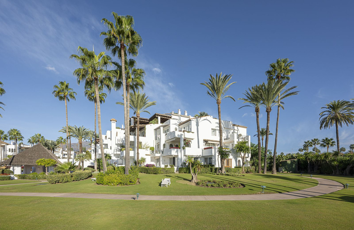 3 Bed Apartment for sale in Estepona Costa Del Sol, Málaga, Spain