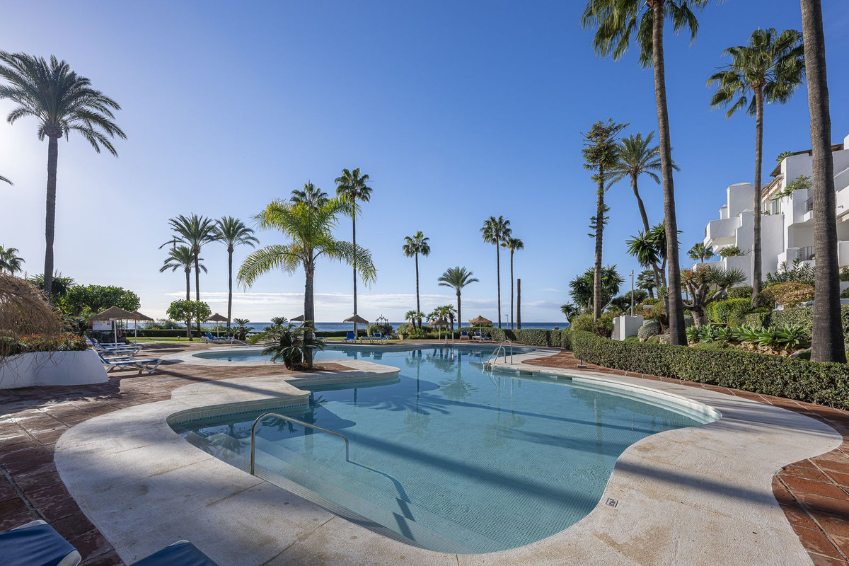 3 Bed Apartment for sale in Estepona Costa Del Sol, Málaga, Spain
