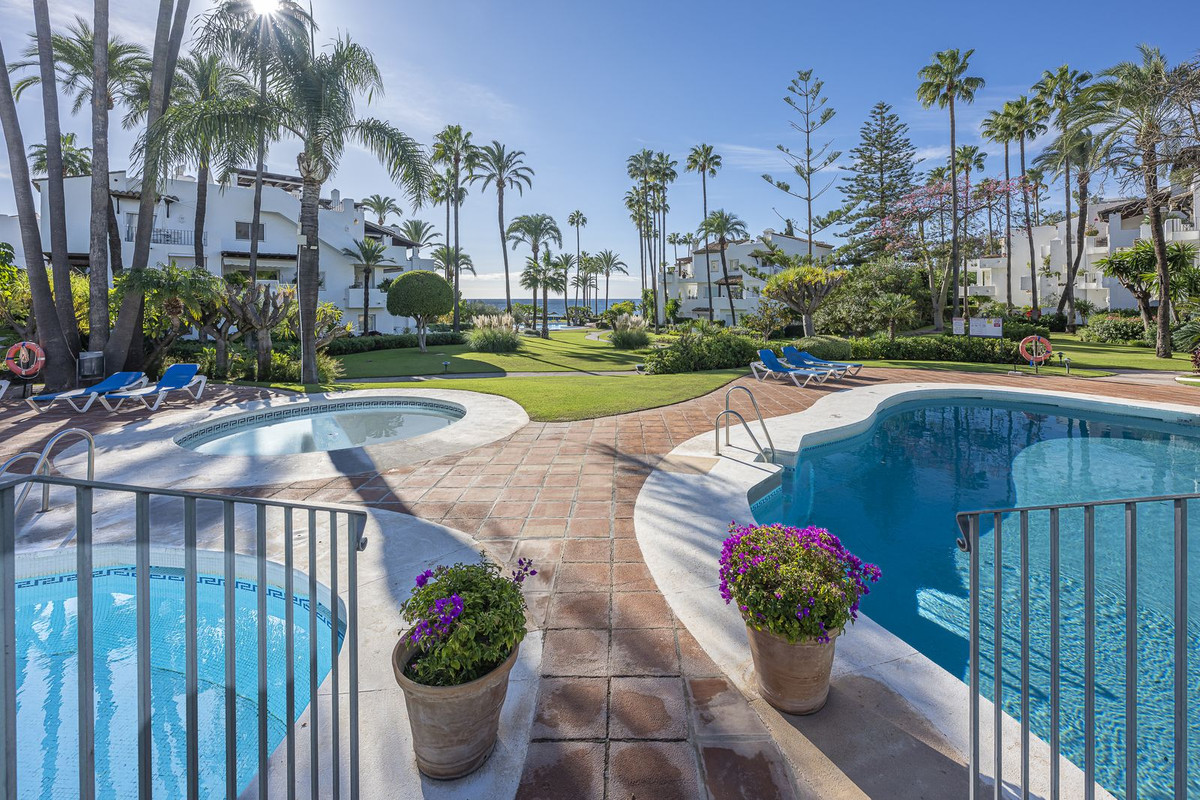 3 Bed Apartment for sale in Estepona Costa Del Sol, Málaga, Spain