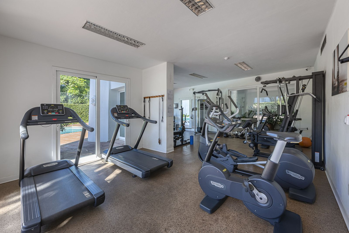 3 Bed Apartment for sale in Estepona Costa Del Sol, Málaga, Spain