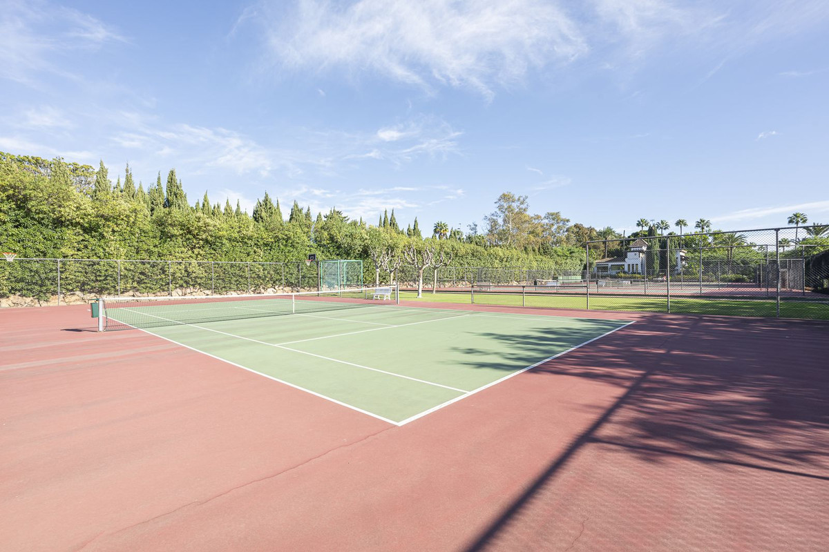 3 Bed Apartment for sale in Estepona Costa Del Sol, Málaga, Spain
