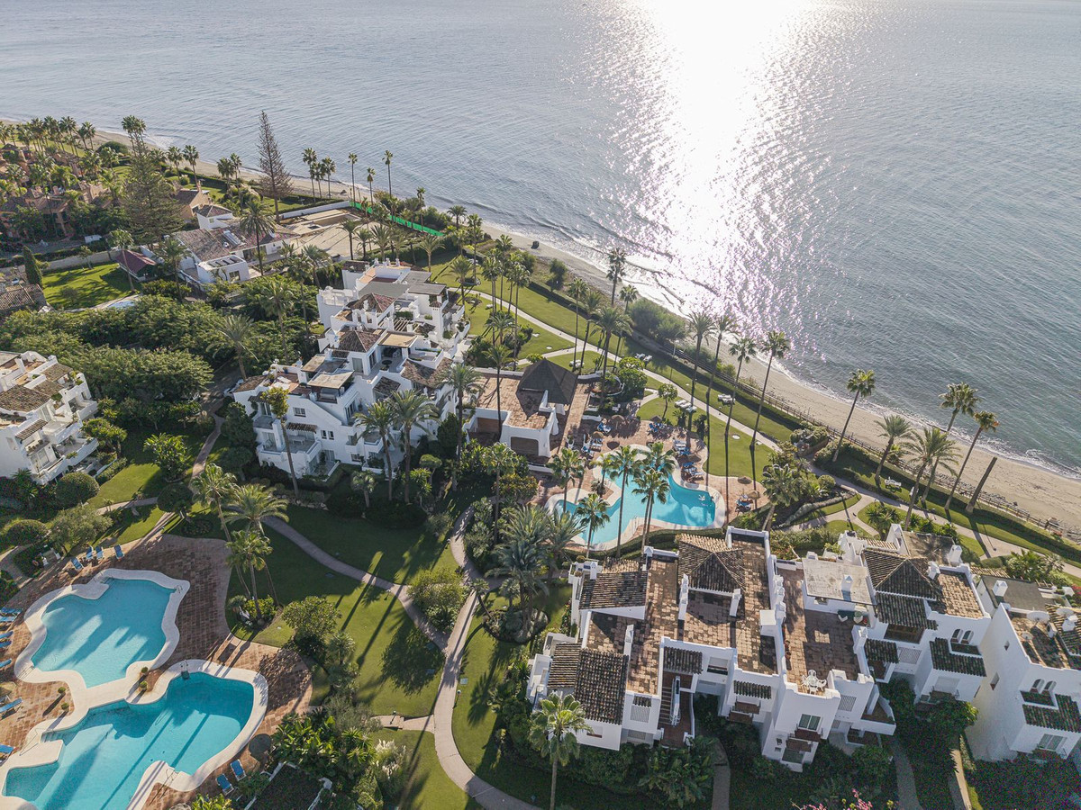3 Bed Apartment for sale in Estepona Costa Del Sol, Málaga, Spain