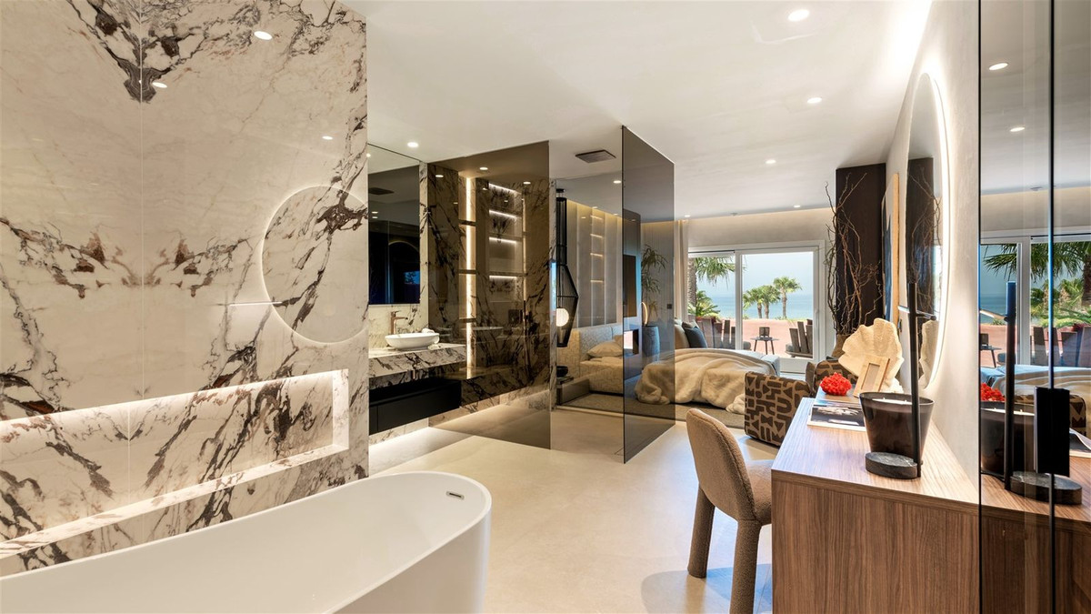 3 Bed Apartment for sale in Estepona Costa Del Sol, Málaga, Spain