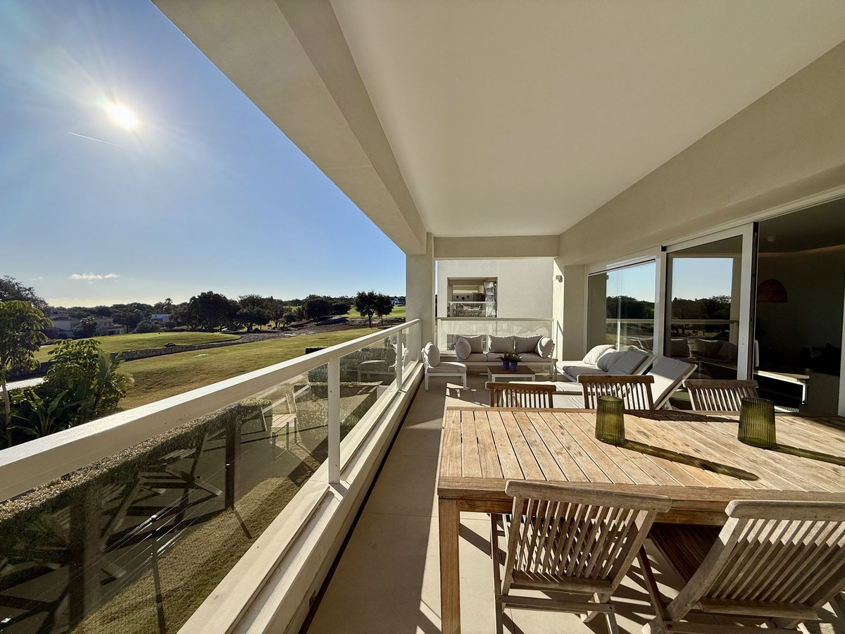 Se vende Apartamento Planta Media de 3 dormitorios en Costa Del Sol, Cadiz, España