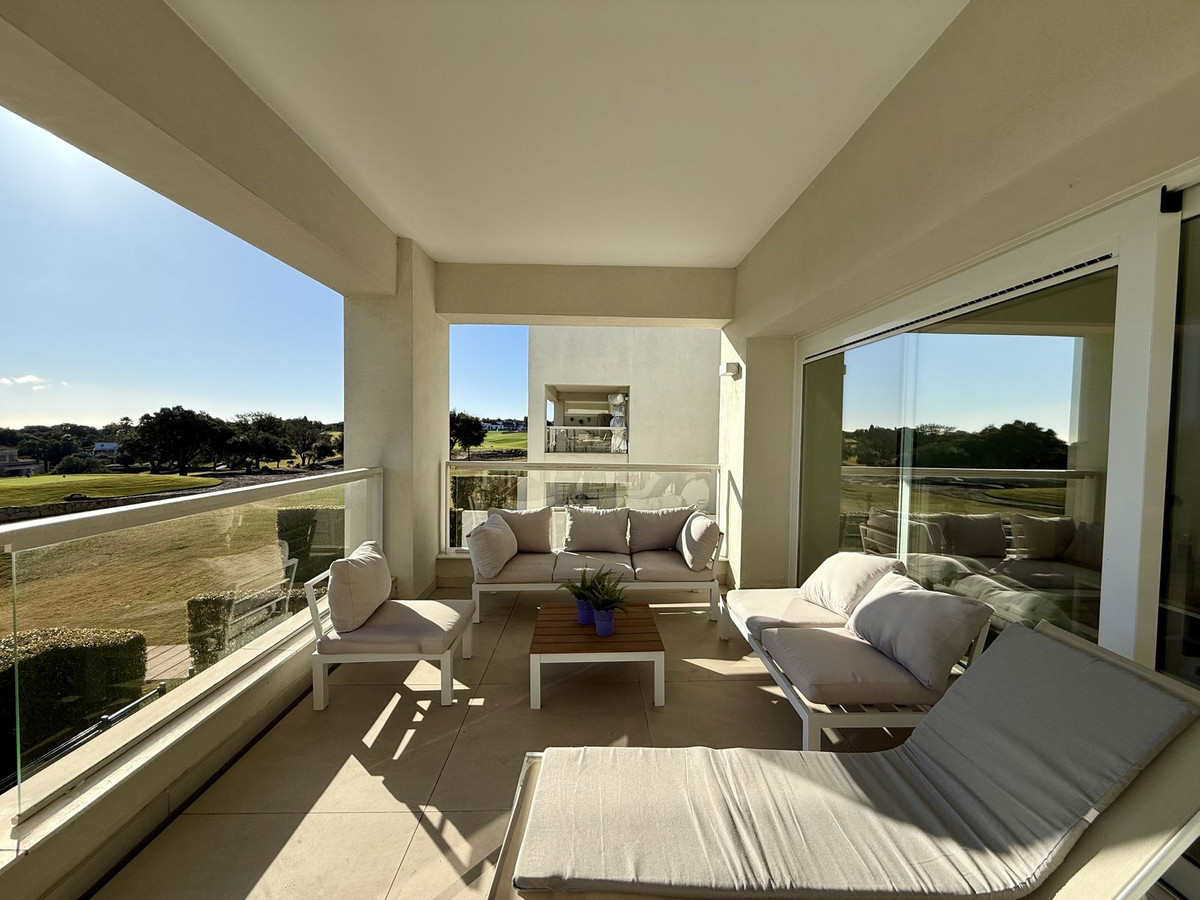 Se vende Apartamento Planta Media de 3 dormitorios en Costa Del Sol, Cadiz, España