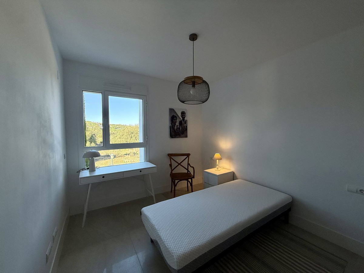 Se vende Apartamento Planta Media de 3 dormitorios en Costa Del Sol, Cadiz, España