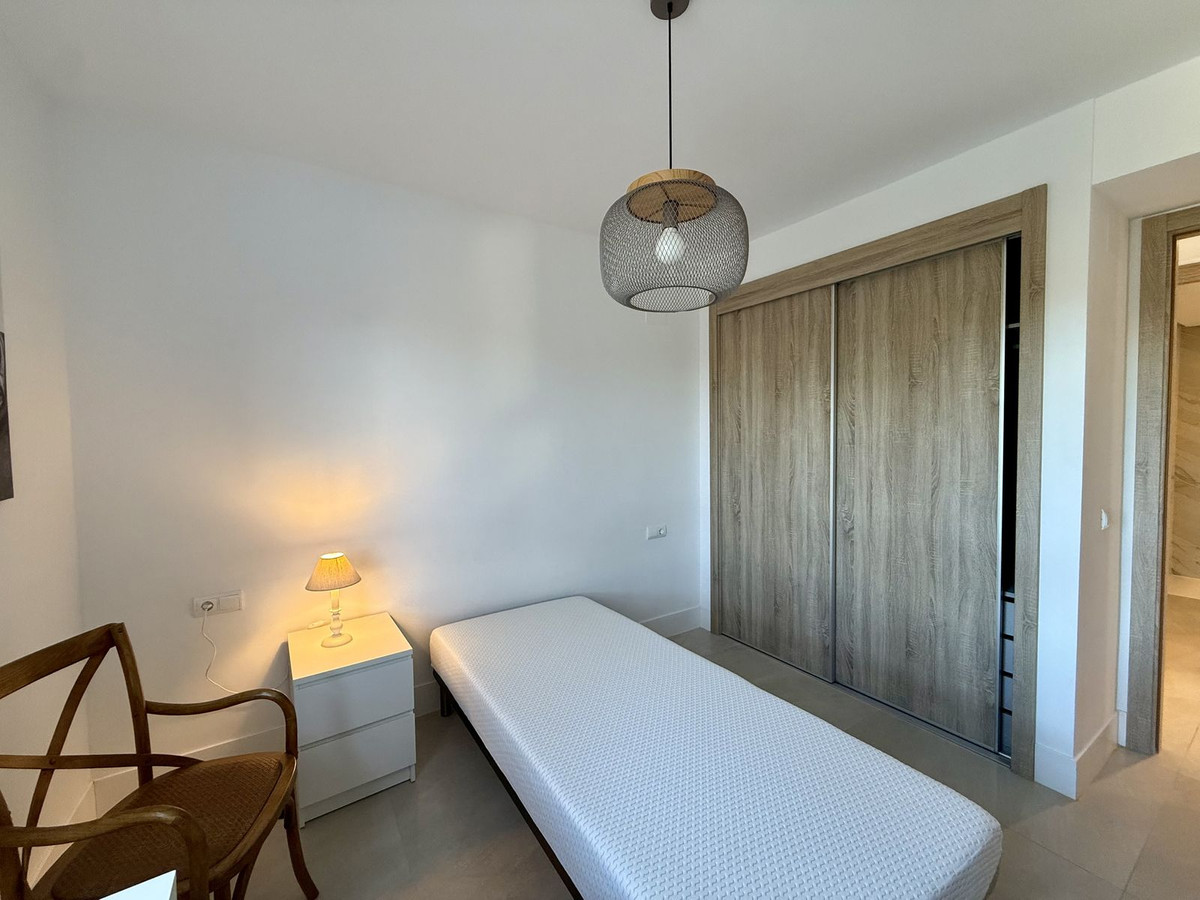 Se vende Apartamento Planta Media de 3 dormitorios en Costa Del Sol, Cadiz, España