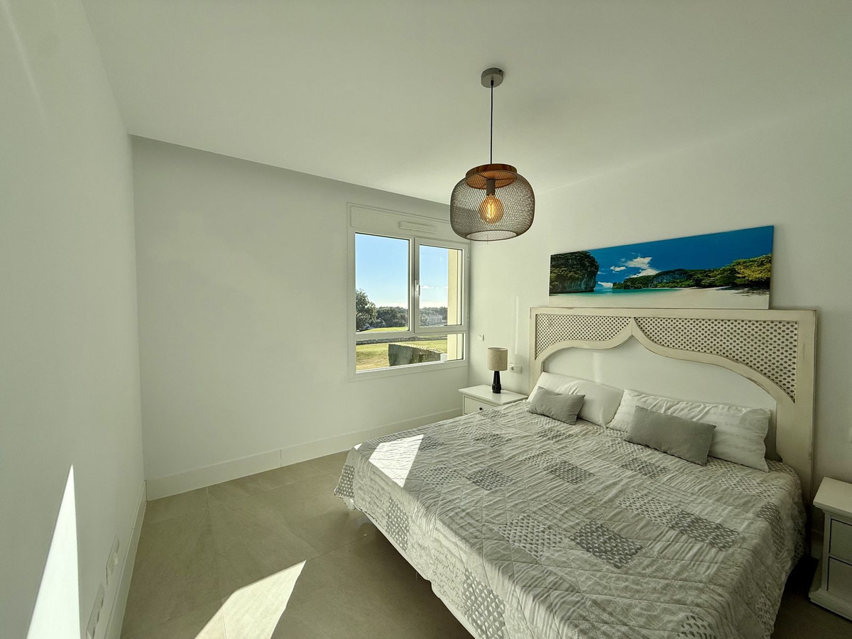 Se vende Apartamento Planta Media de 3 dormitorios en Costa Del Sol, Cadiz, España