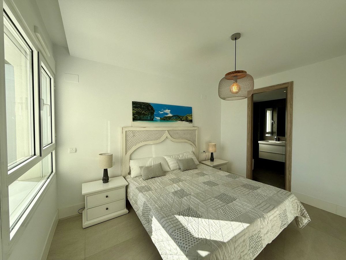 Se vende Apartamento Planta Media de 3 dormitorios en Costa Del Sol, Cadiz, España