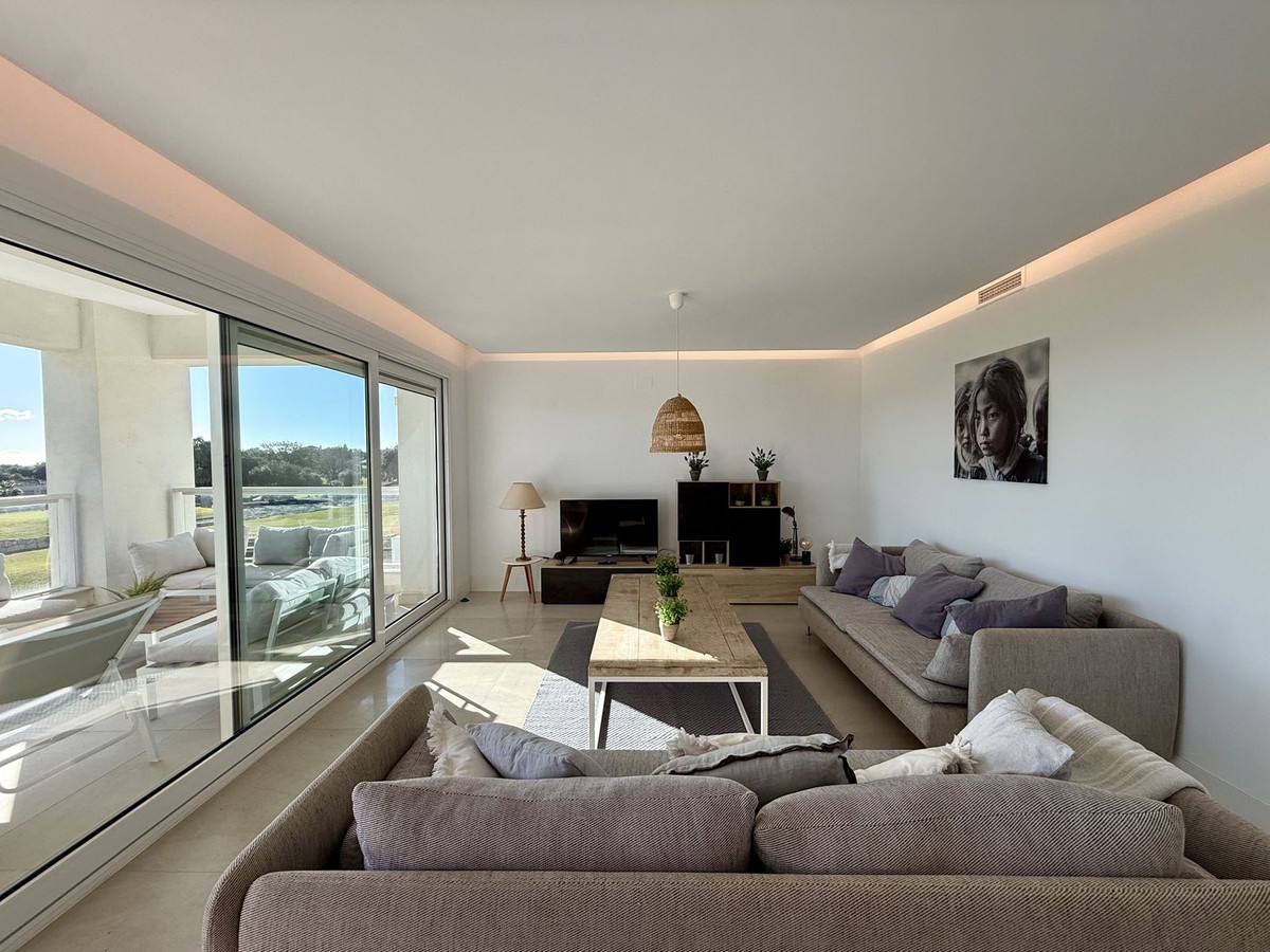 Se vende Apartamento Planta Media de 3 dormitorios en Costa Del Sol, Cadiz, España