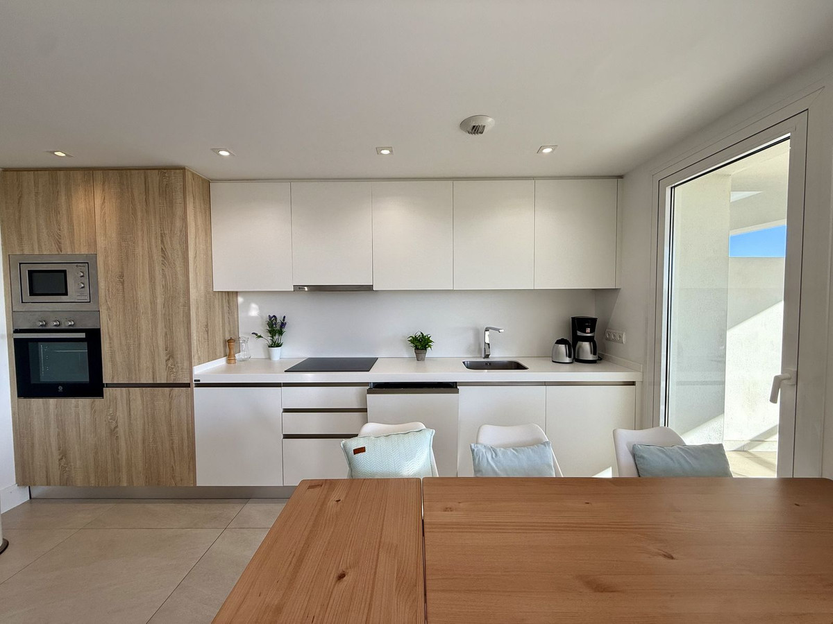 Se vende Apartamento Planta Media de 3 dormitorios en Costa Del Sol, Cadiz, España