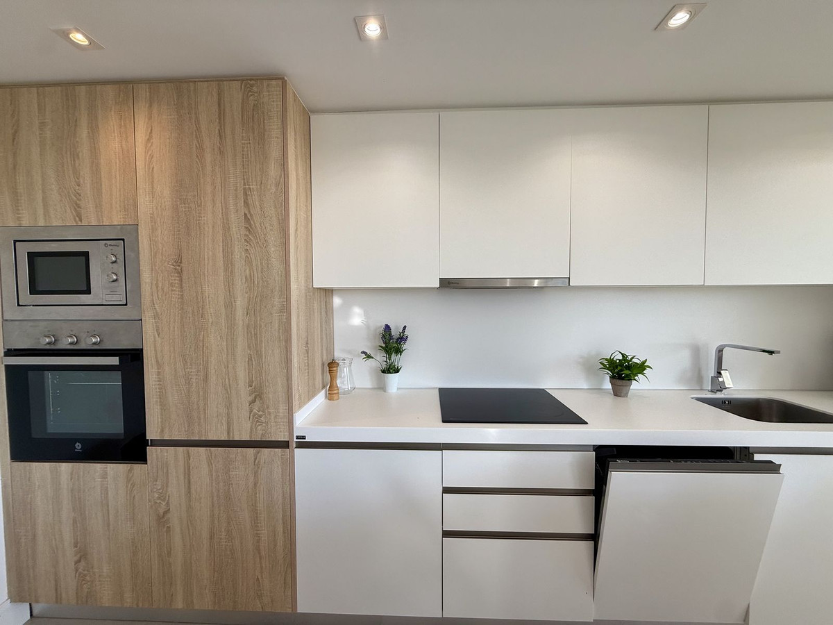 Se vende Apartamento Planta Media de 3 dormitorios en Costa Del Sol, Cadiz, España