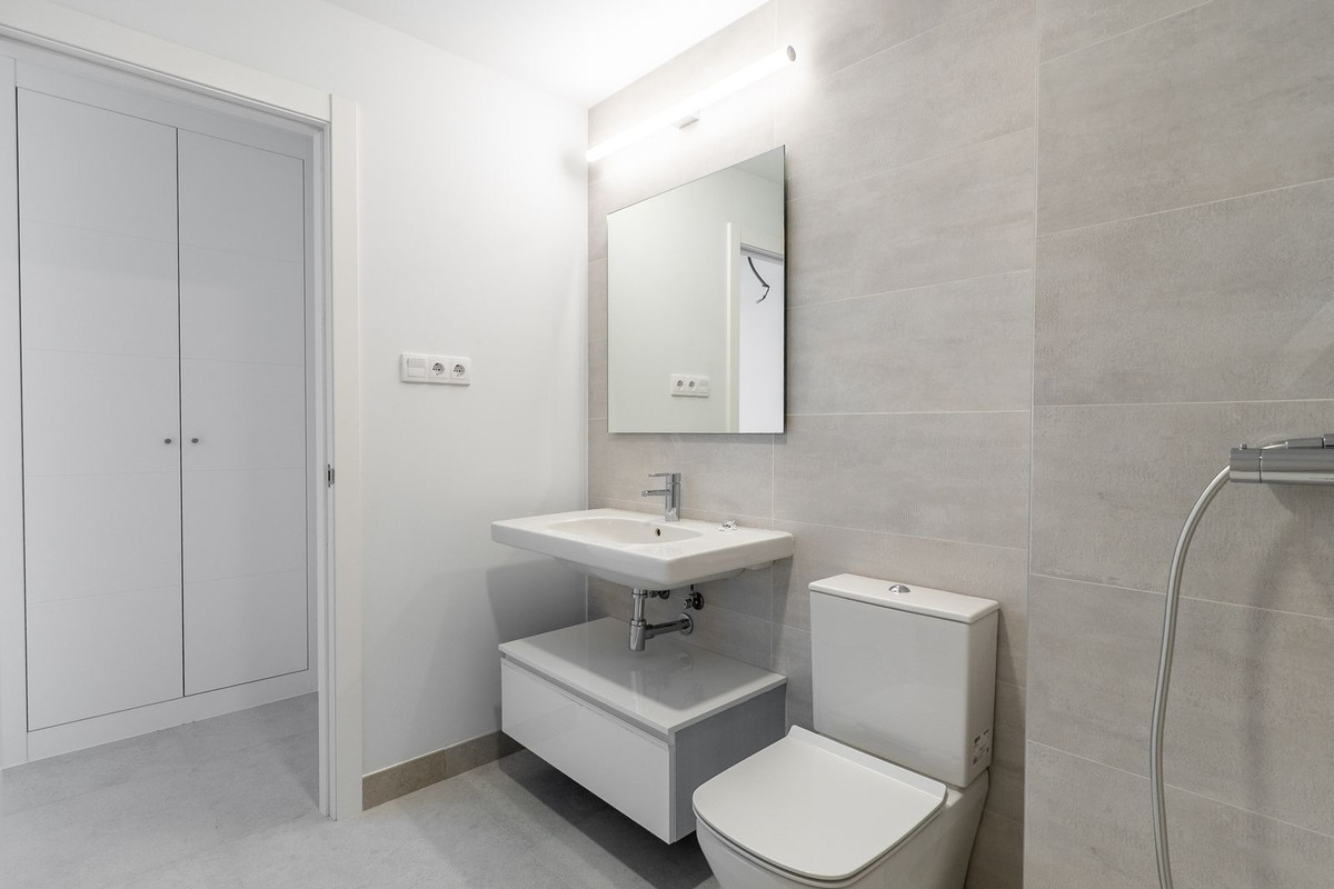 2 Bed Apartment for sale in Estepona Costa Del Sol, Málaga, Spain