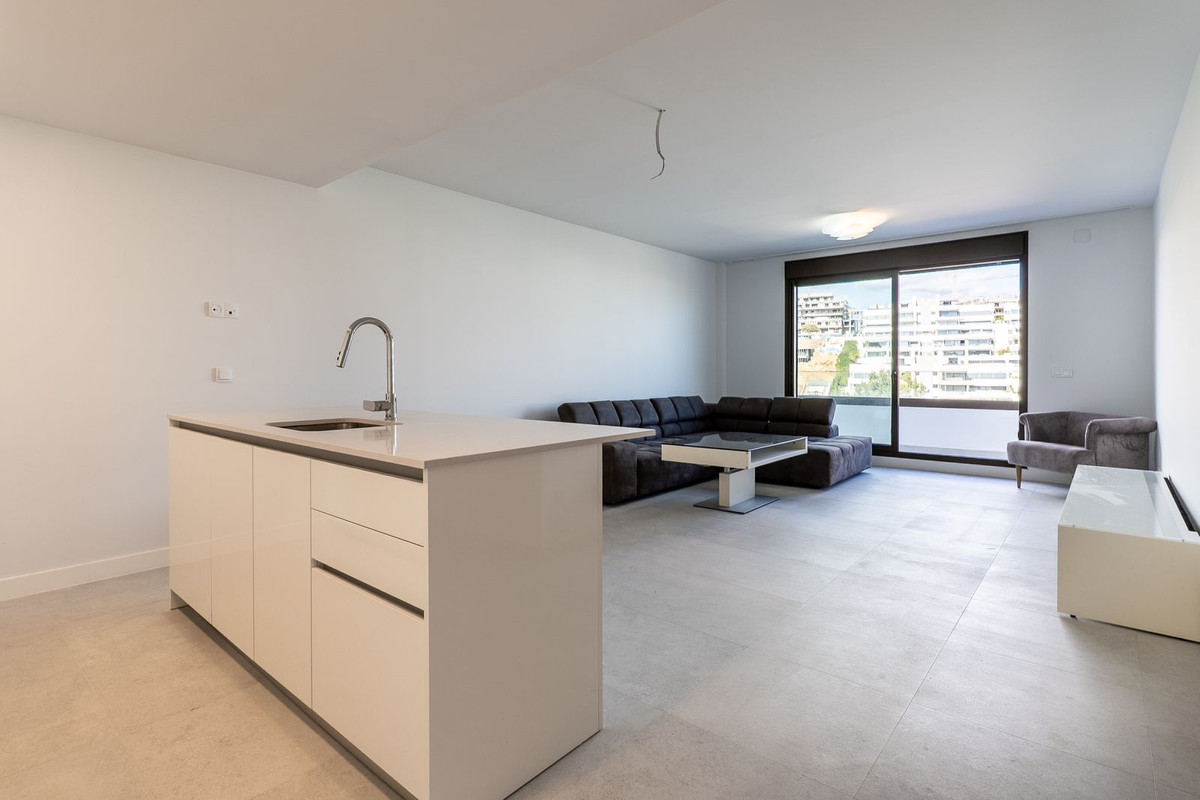 2 Bed Apartment for sale in Estepona Costa Del Sol, Málaga, Spain