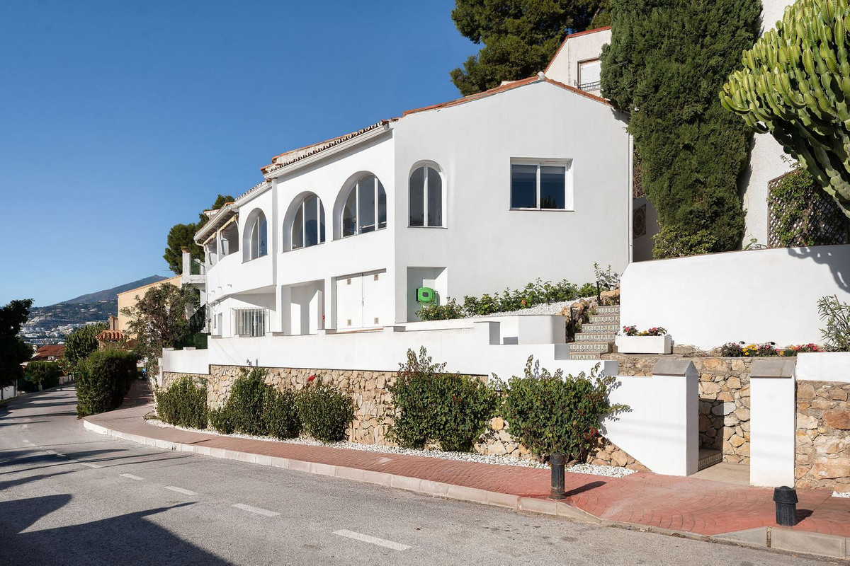 3 Bed Townhouse for sale in Nueva Andalucía Costa Del Sol, Málaga, Spain