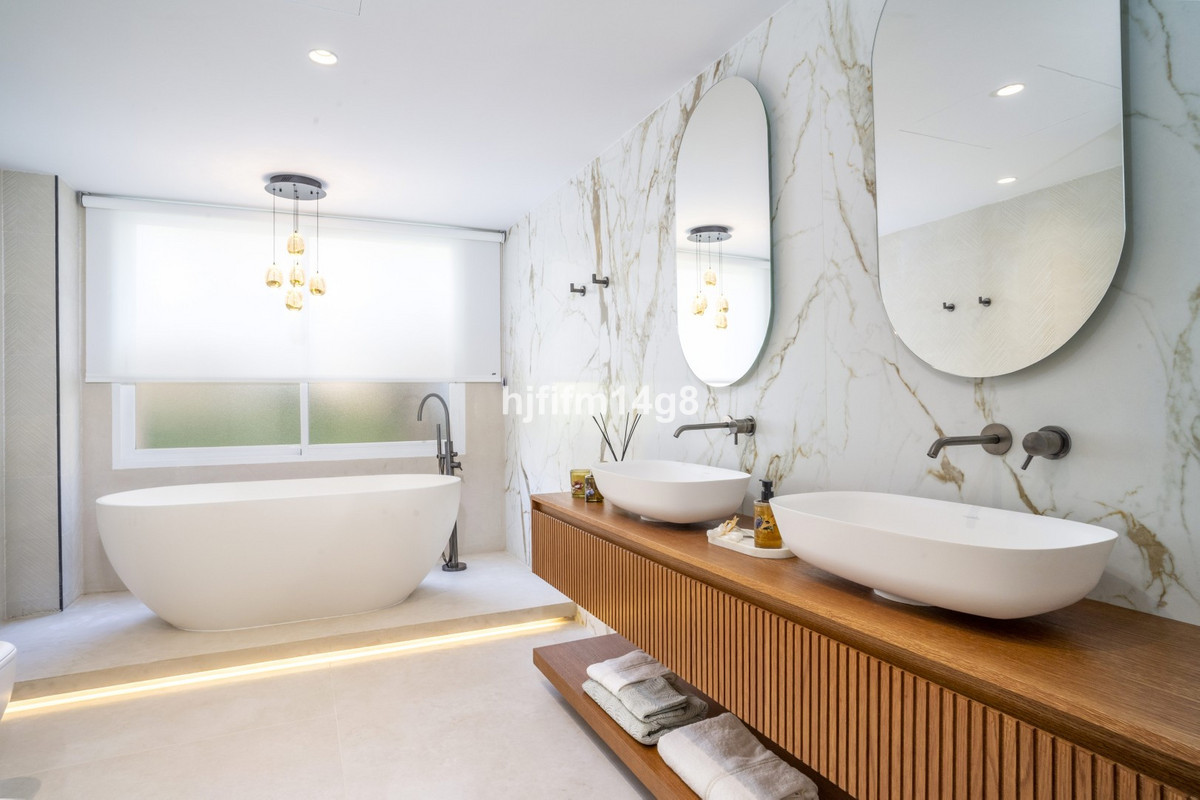 4 Bed Apartment for sale in Nueva Andalucía Costa Del Sol, Málaga, Spain