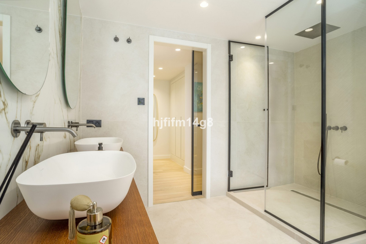 4 Bed Apartment for sale in Nueva Andalucía Costa Del Sol, Málaga, Spain
