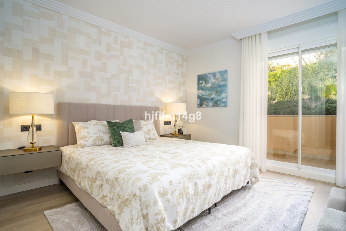 4 Bed Apartment for sale in Nueva Andalucía Costa Del Sol, Málaga, Spain