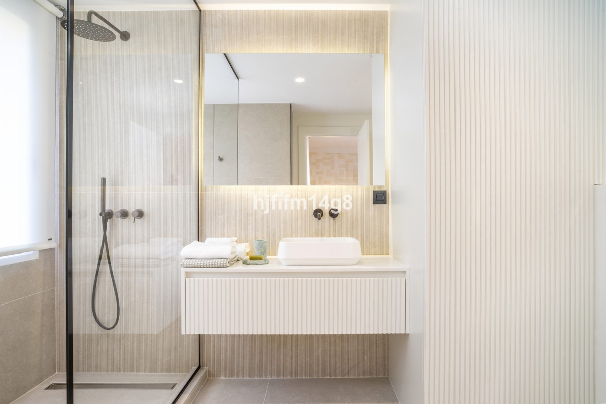 4 Bed Apartment for sale in Nueva Andalucía Costa Del Sol, Málaga, Spain
