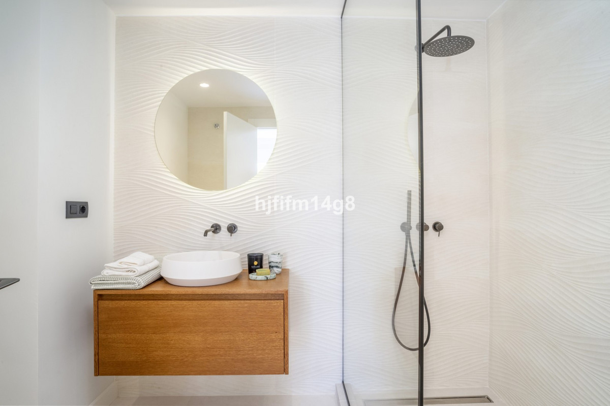4 Bed Apartment for sale in Nueva Andalucía Costa Del Sol, Málaga, Spain