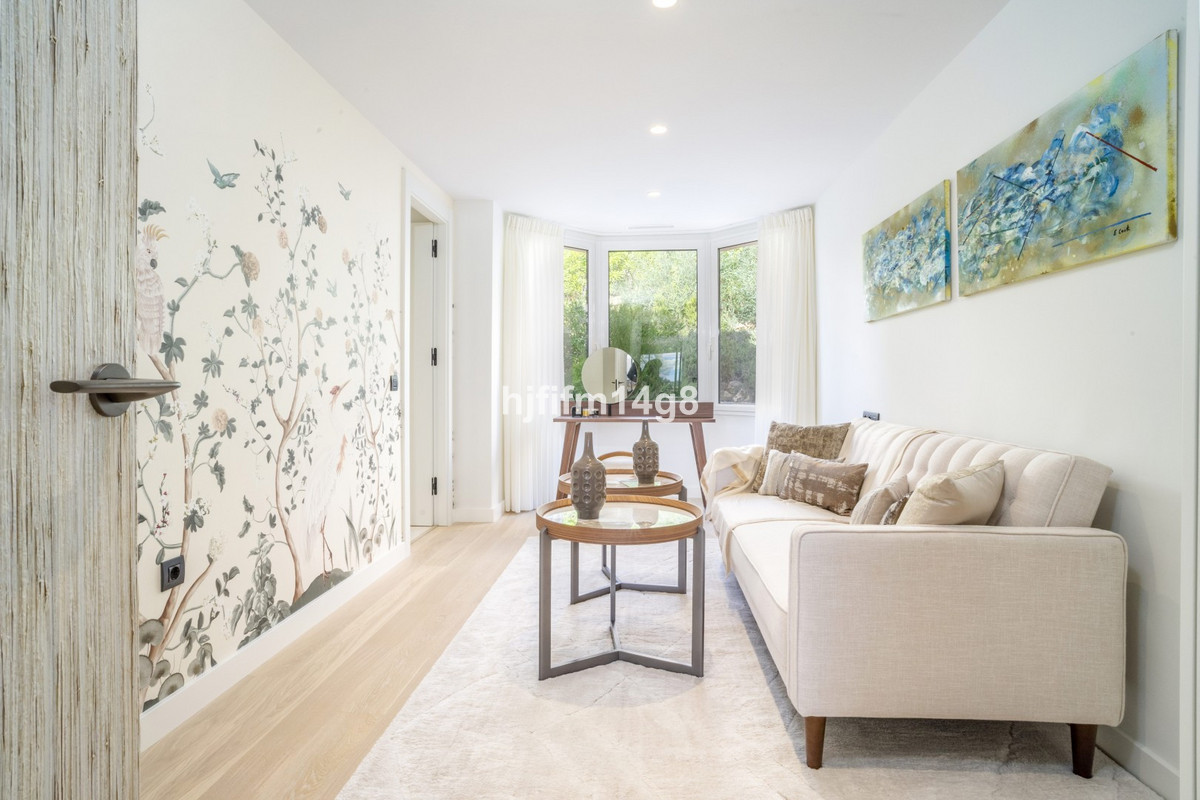 4 Bed Apartment for sale in Nueva Andalucía Costa Del Sol, Málaga, Spain