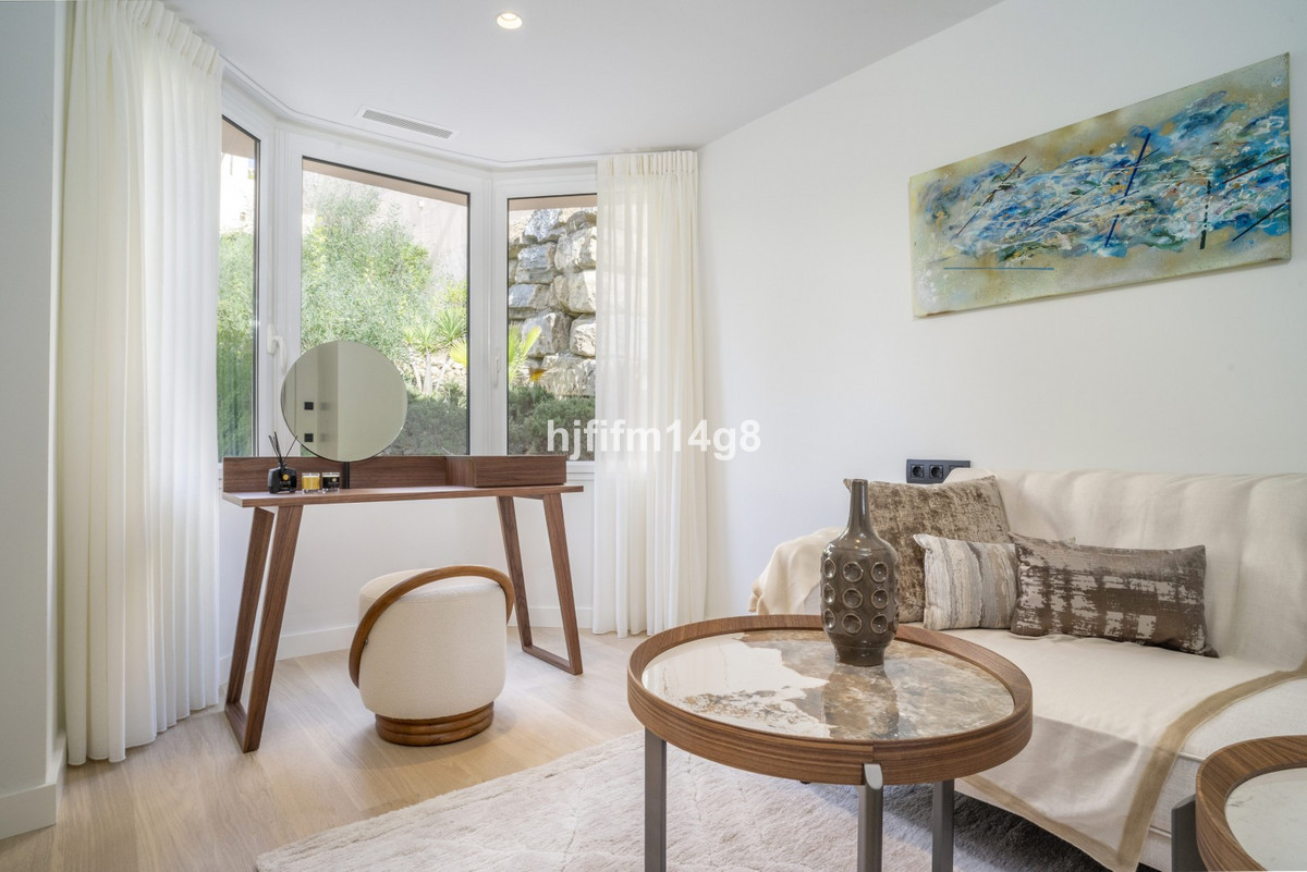 4 Bed Apartment for sale in Nueva Andalucía Costa Del Sol, Málaga, Spain