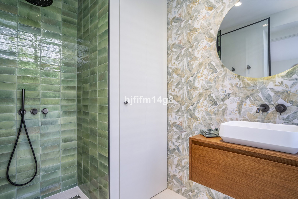 4 Bed Apartment for sale in Nueva Andalucía Costa Del Sol, Málaga, Spain