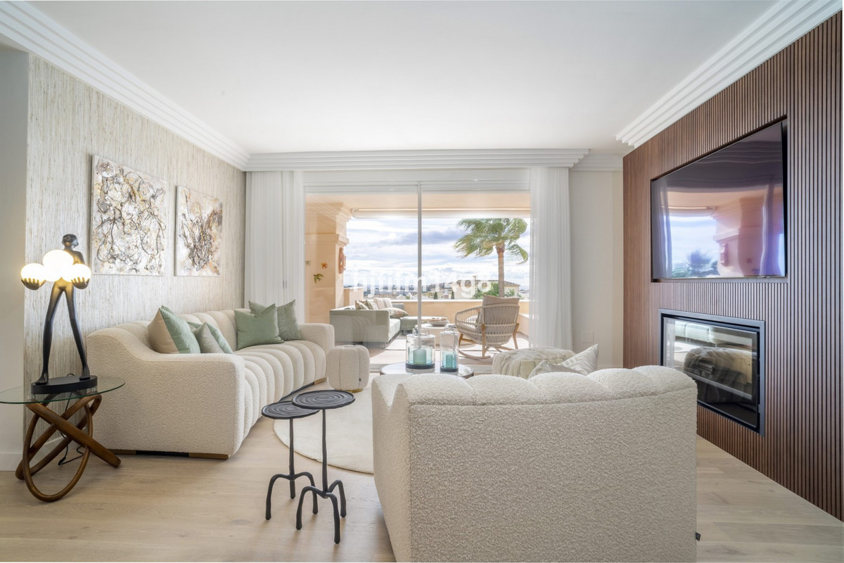 4 Bed Apartment for sale in Nueva Andalucía Costa Del Sol, Málaga, Spain
