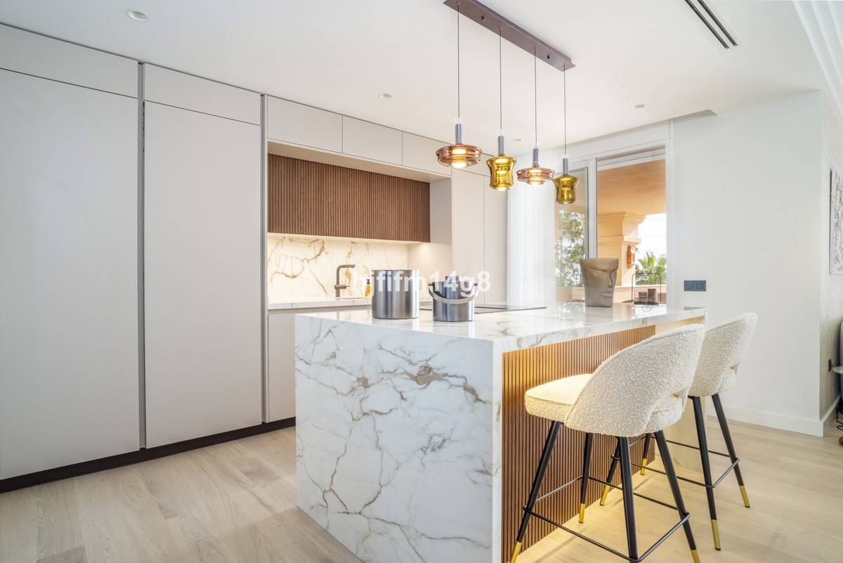 4 Bed Apartment for sale in Nueva Andalucía Costa Del Sol, Málaga, Spain