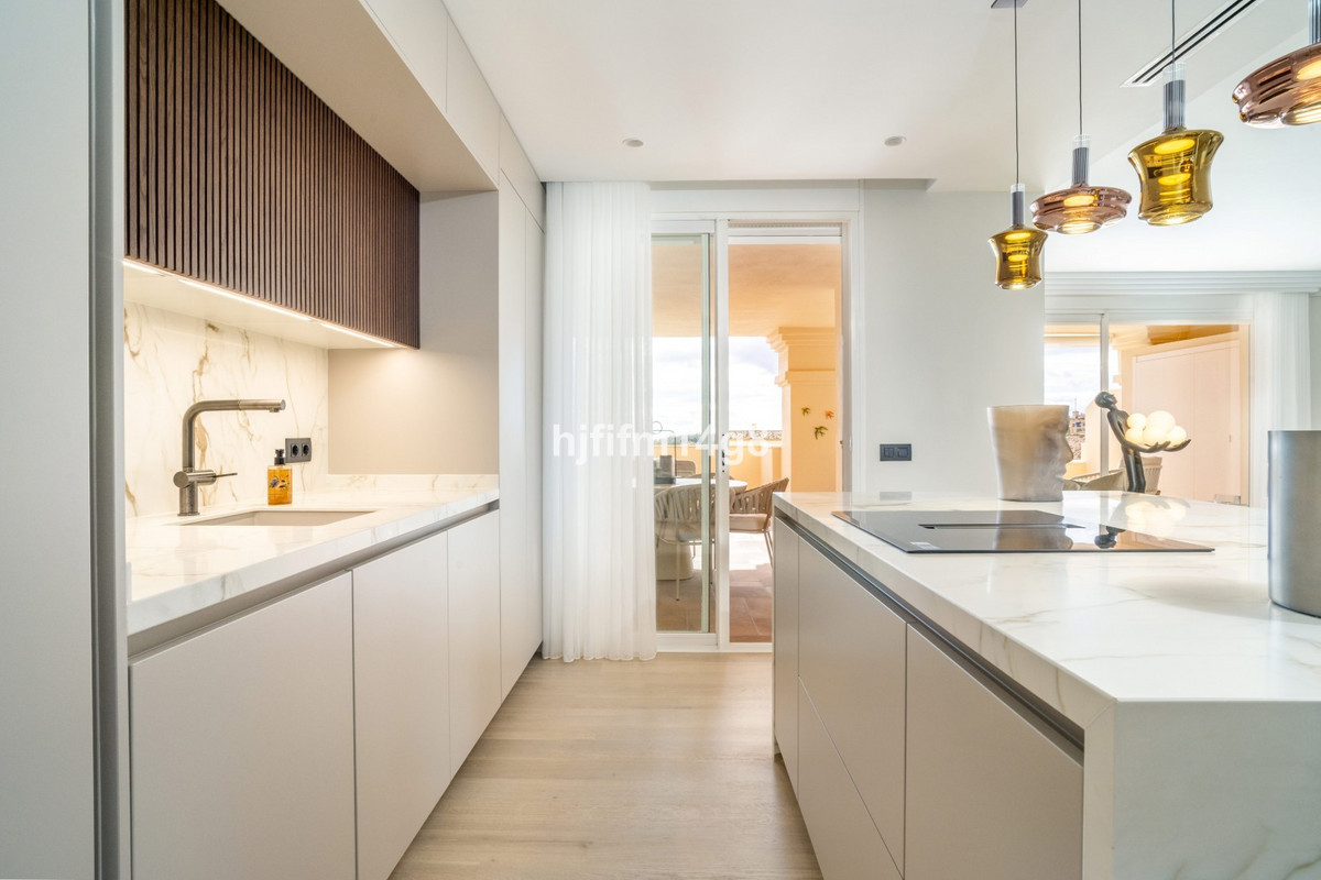 4 Bed Apartment for sale in Nueva Andalucía Costa Del Sol, Málaga, Spain