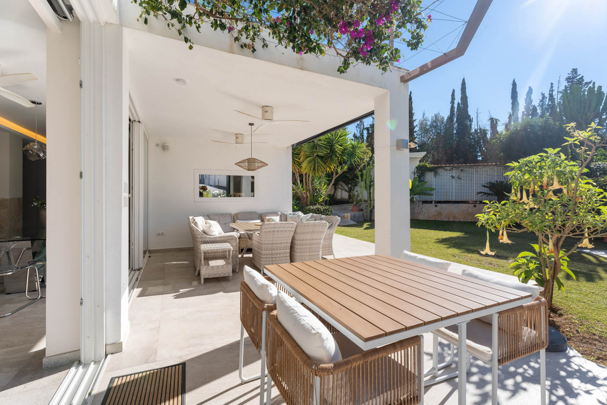 6 Bed Townhouse for sale in El Rosario Costa Del Sol, Málaga, Spain