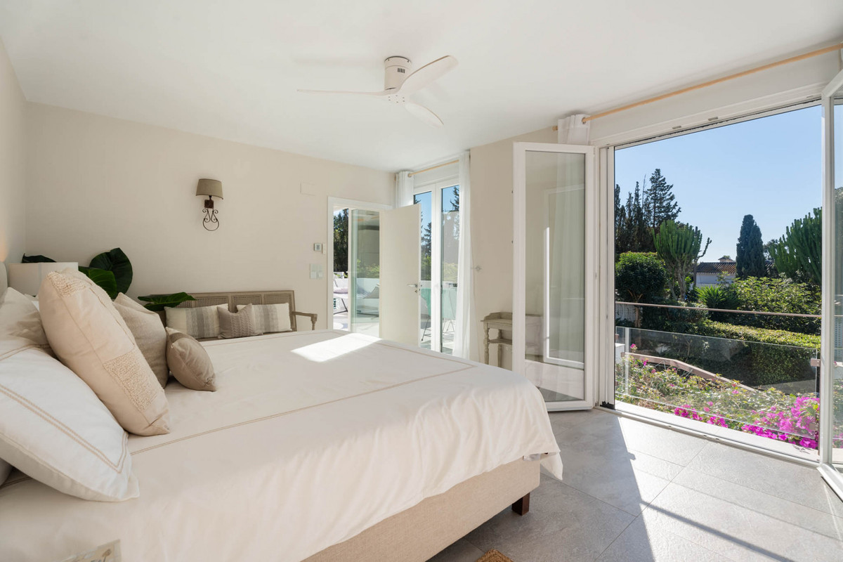 6 Bed Townhouse for sale in El Rosario Costa Del Sol, Málaga, Spain