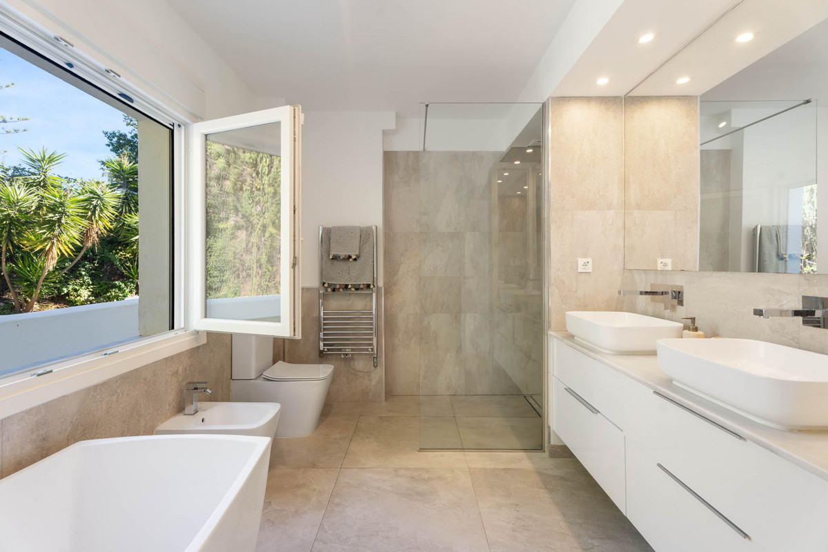 6 Bed Townhouse for sale in El Rosario Costa Del Sol, Málaga, Spain