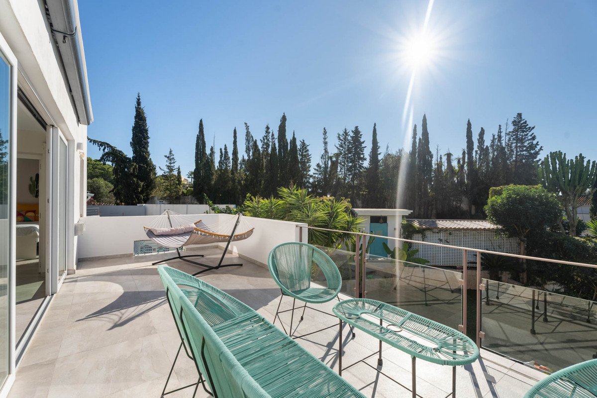 6 Bed Townhouse for sale in El Rosario Costa Del Sol, Málaga, Spain