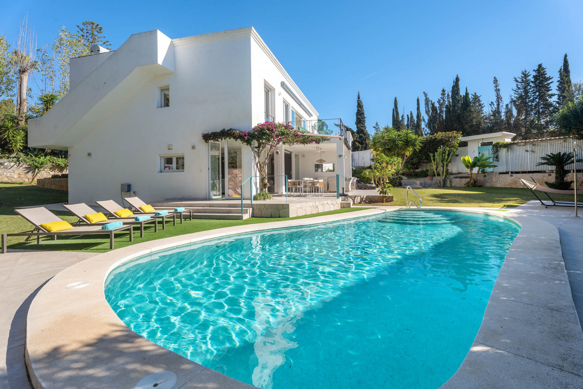 6 Bed Townhouse for sale in El Rosario Costa Del Sol, Málaga, Spain