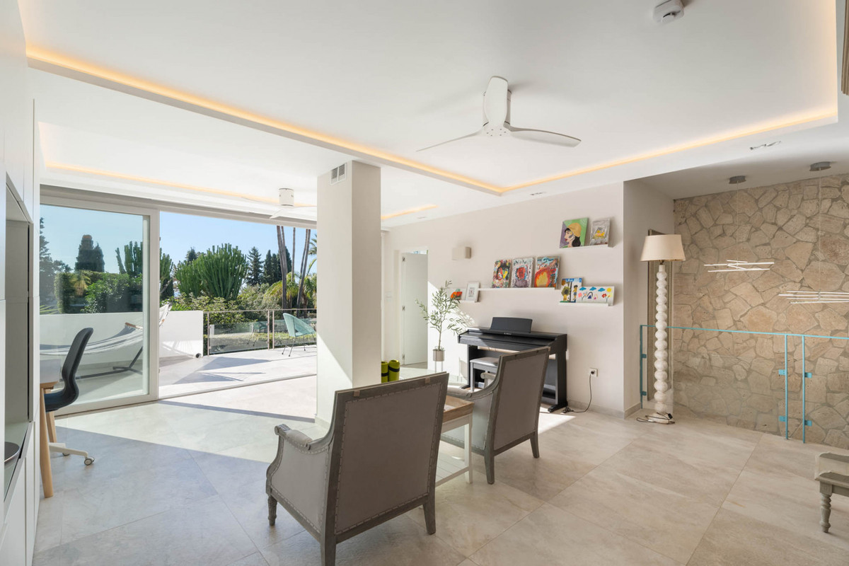 6 Bed Townhouse for sale in El Rosario Costa Del Sol, Málaga, Spain