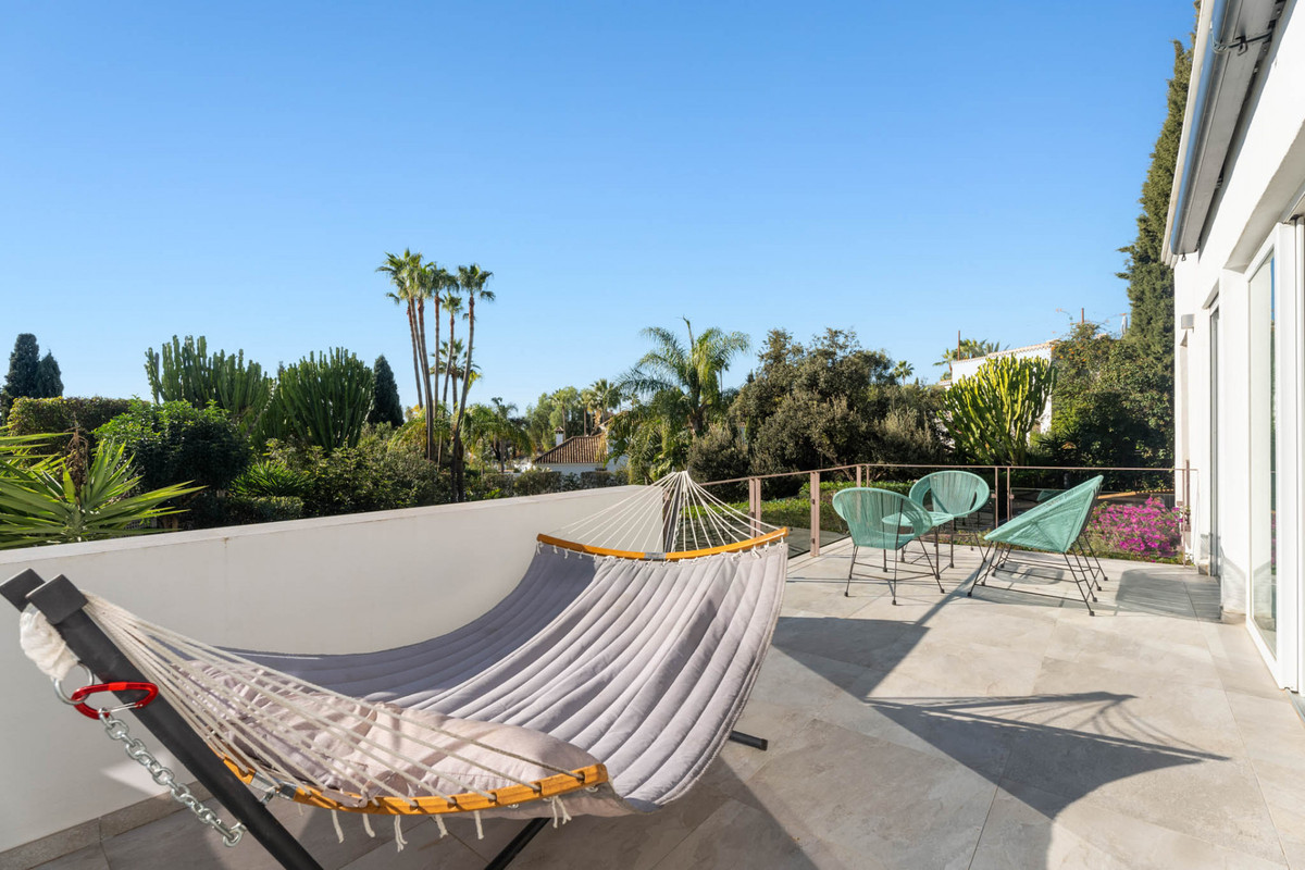 6 Bed Townhouse for sale in El Rosario Costa Del Sol, Málaga, Spain