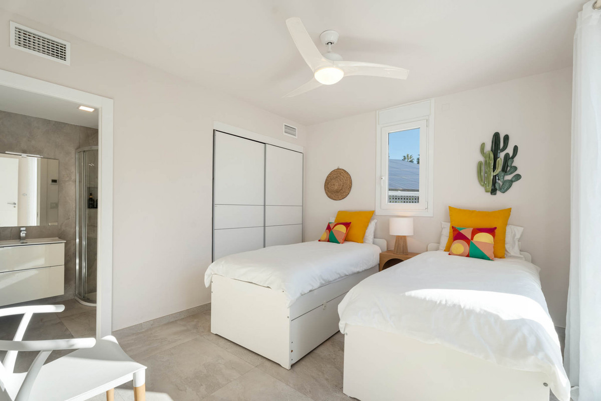 6 Bed Townhouse for sale in El Rosario Costa Del Sol, Málaga, Spain