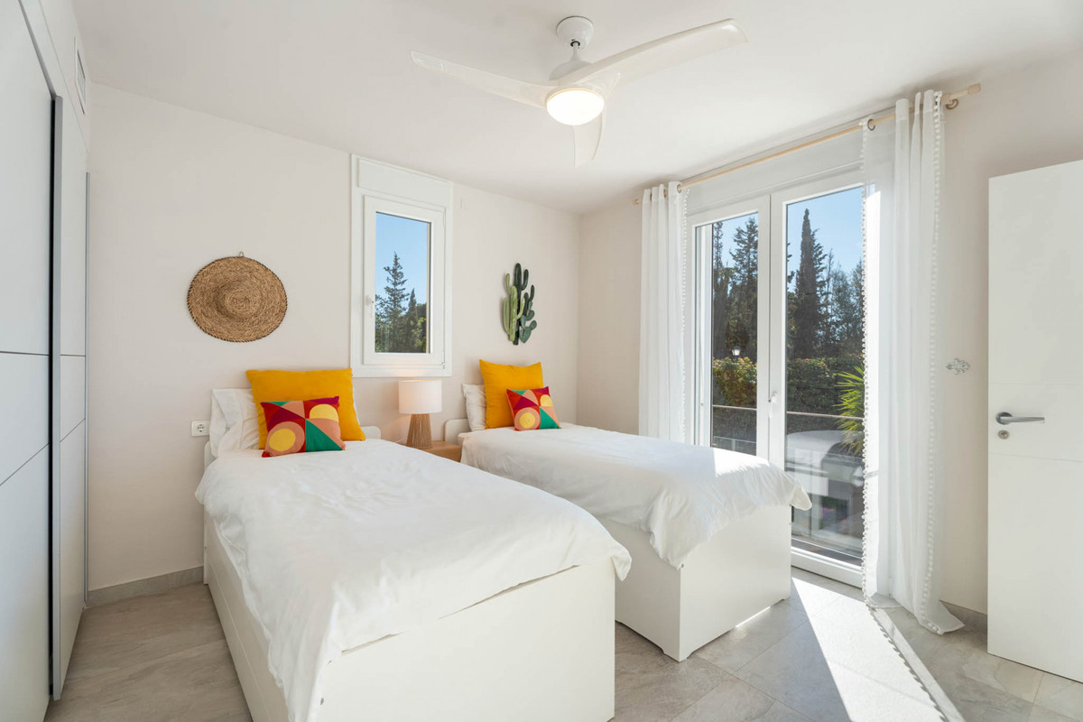 6 Bed Townhouse for sale in El Rosario Costa Del Sol, Málaga, Spain