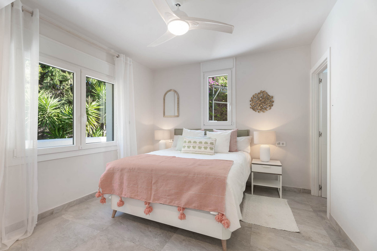 6 Bed Townhouse for sale in El Rosario Costa Del Sol, Málaga, Spain