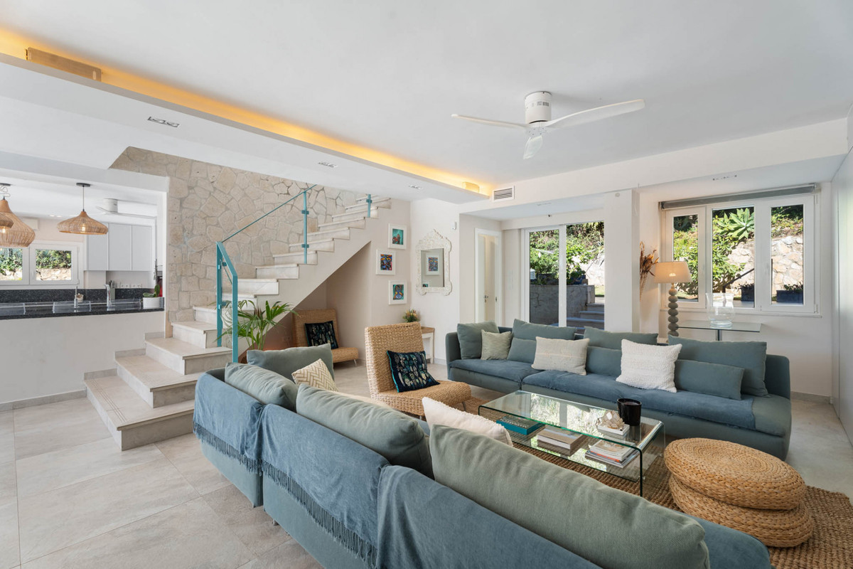 6 Bed Townhouse for sale in El Rosario Costa Del Sol, Málaga, Spain