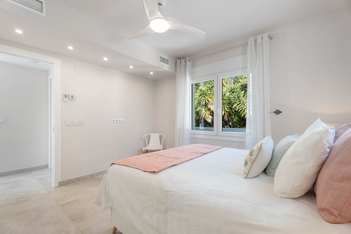 6 Bed Townhouse for sale in El Rosario Costa Del Sol, Málaga, Spain