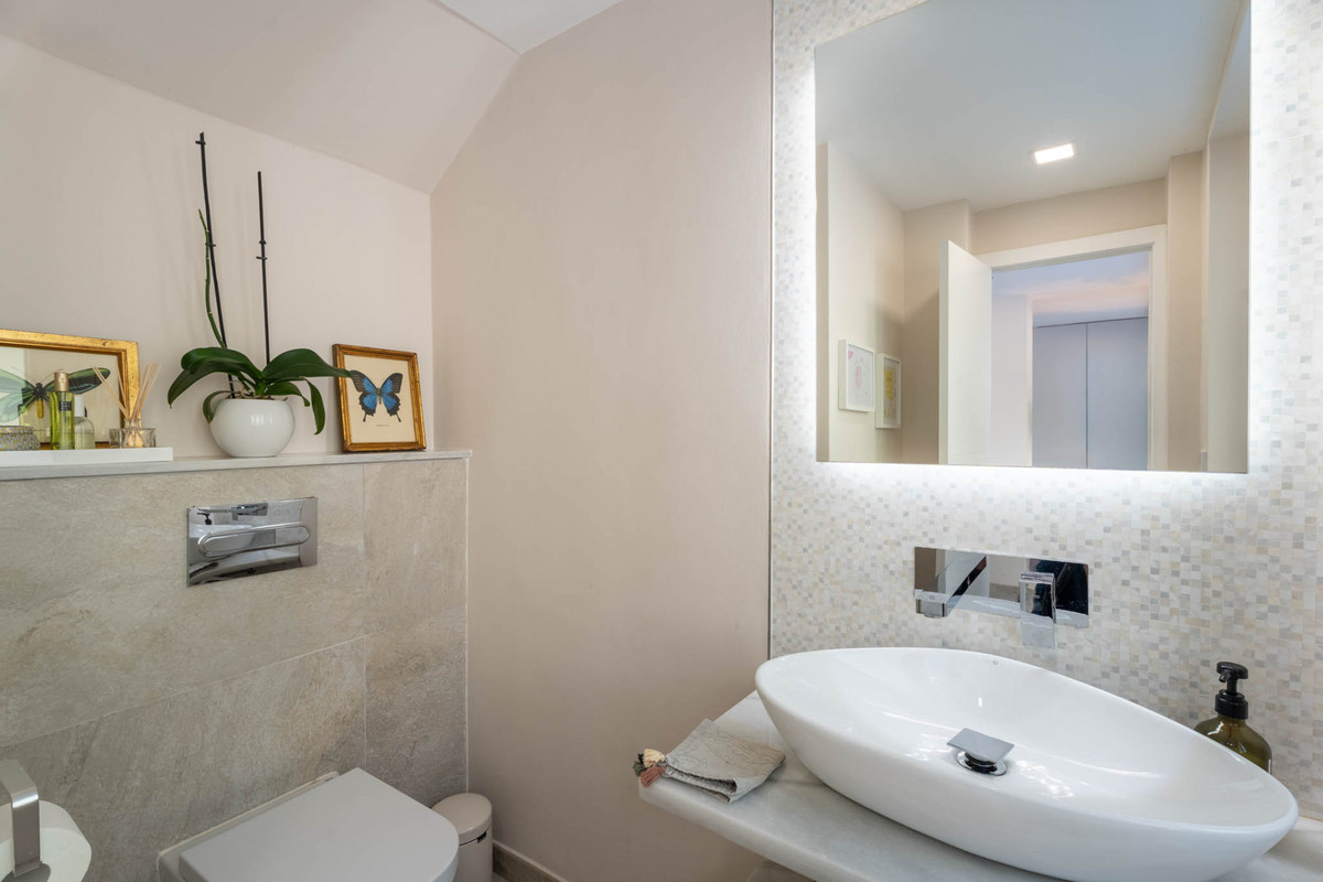 6 Bed Townhouse for sale in El Rosario Costa Del Sol, Málaga, Spain