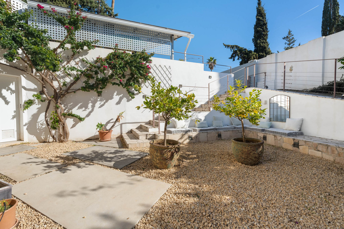 6 Bed Townhouse for sale in El Rosario Costa Del Sol, Málaga, Spain